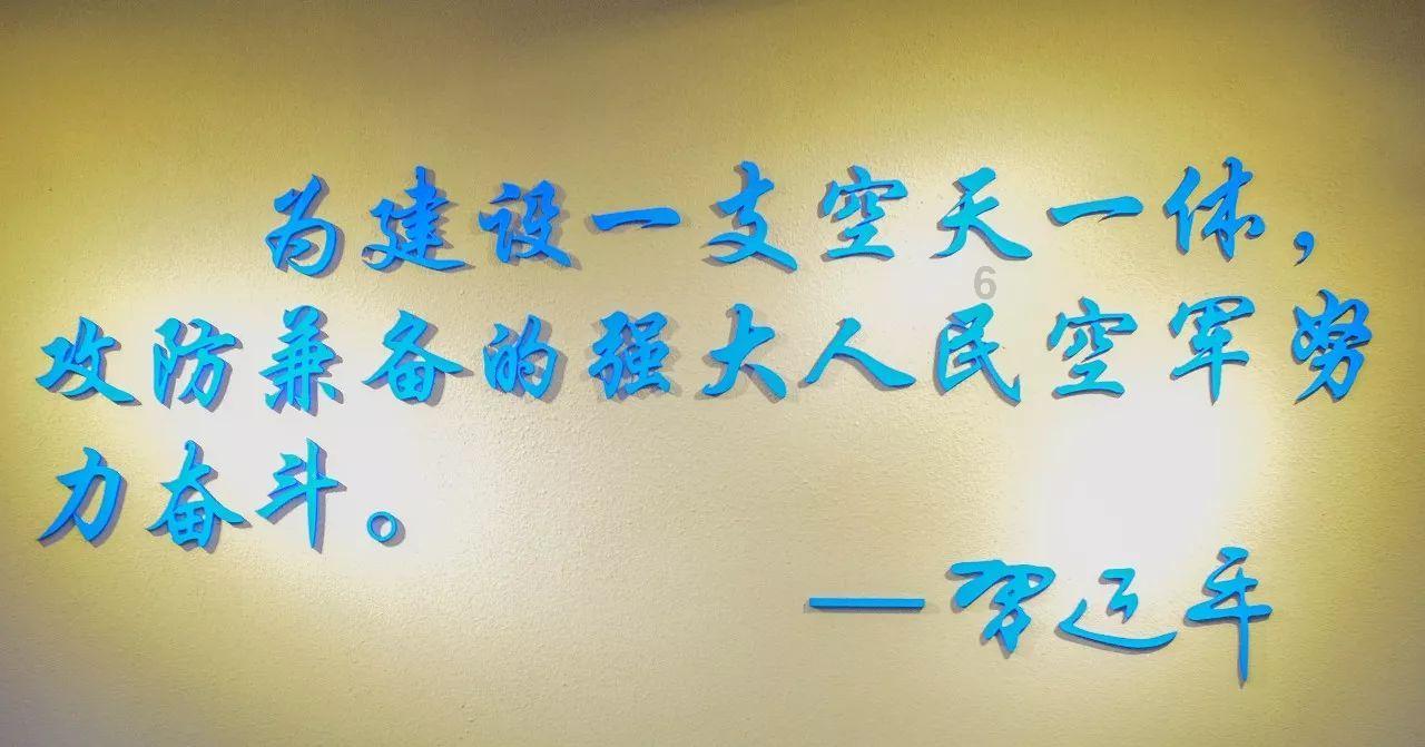 杨紫晒一字肩高马尾美照，她的代表作有哪些？游戏画面